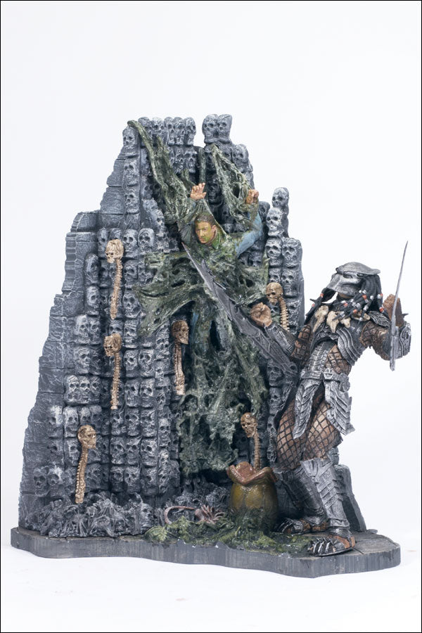 PREDATOR WITH BASE 4