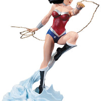 DC Comics Super-Heroes 9 Inch Statue Figure Cover Girls - Wonder Woman Statue