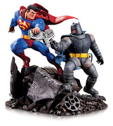 Batman The Dark Knight Returns 6 Inch Statue Figure Mini Battle Statue - Batman vs Superman